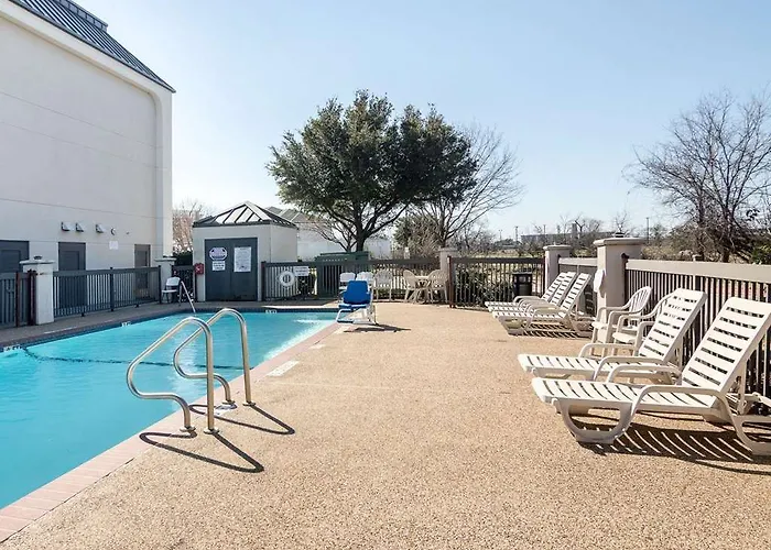 Quality Ft. Worth North Hotel 3*
