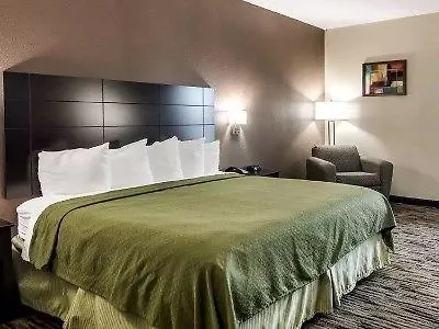 Quality Ft. Worth North Hotel 3*