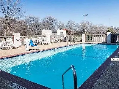 Quality Ft. Worth North Hotel