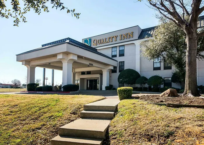 Quality Ft. Worth North Hotel 3*