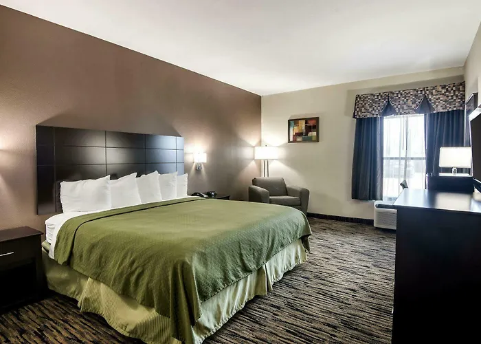 Quality Ft. Worth North Hotel 3*
